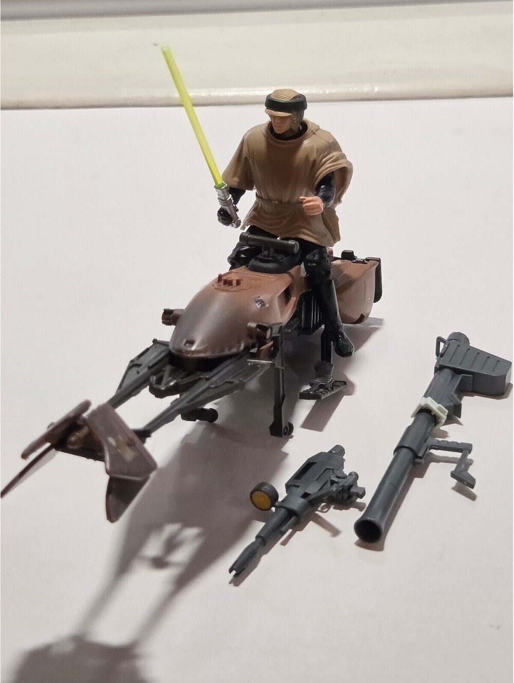 Kenner Star Wars Power of the Force II Speeder Bike with Luke Skywalker Endor G.